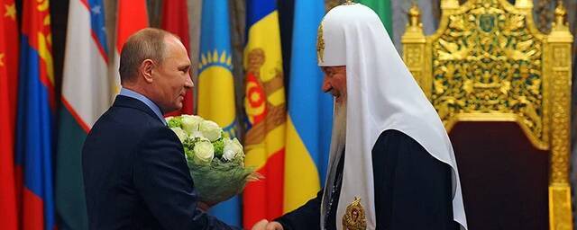 Президент РФ Путин наградил патриарха Кирилла орденом Андрея Первозванного