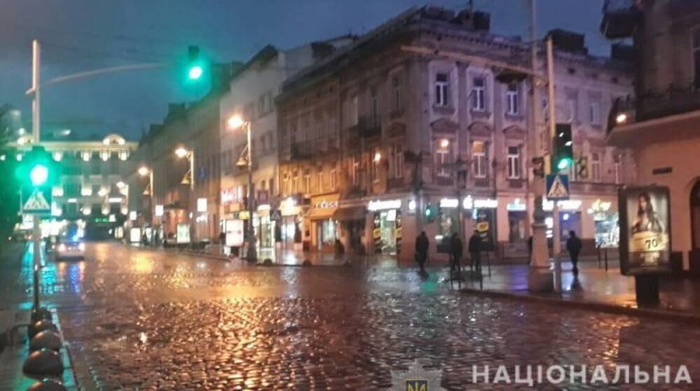 В центре Львова водитель маршрутки сбил двух женщин и сбежал