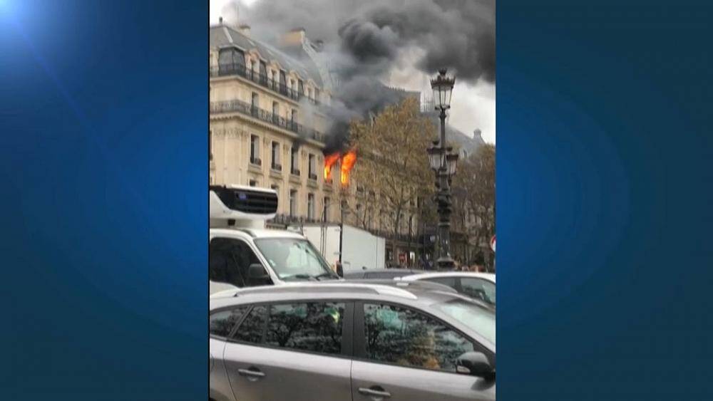 Пожар в центре Парижа