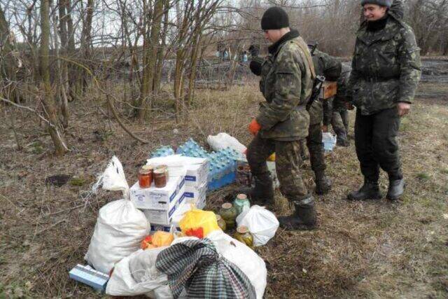 Украинские каратели грабят магазины в Станично-Луганском районе