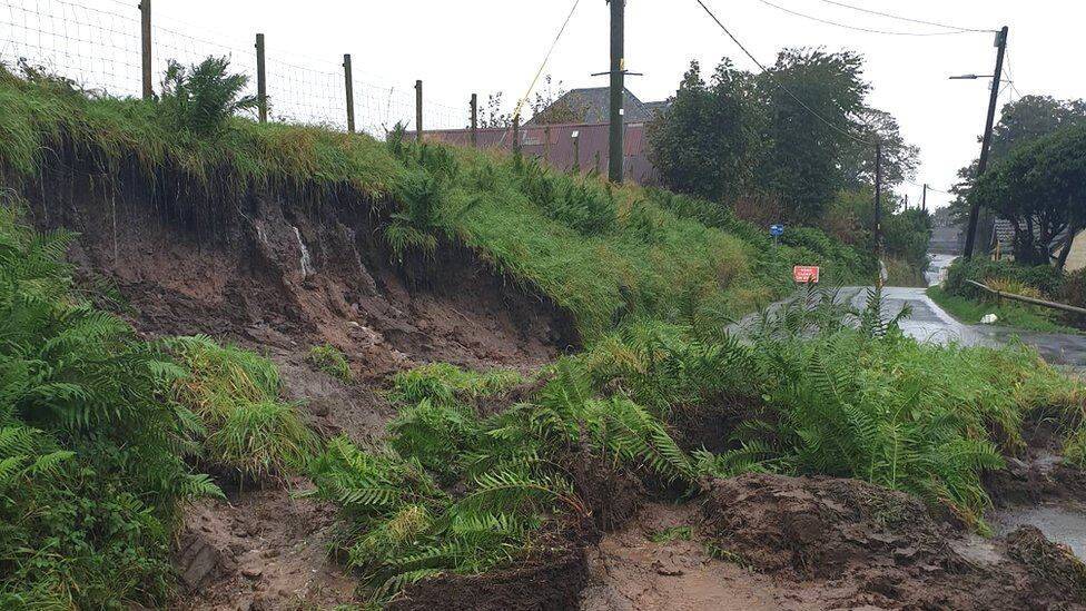 Сильное наводнение на западе Шотландии: разрушены мосты и дороги