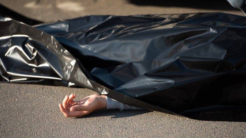 Тело мужчины с перерезанным горлом выпало из багажника после ДТП на трассе в Ленобласти