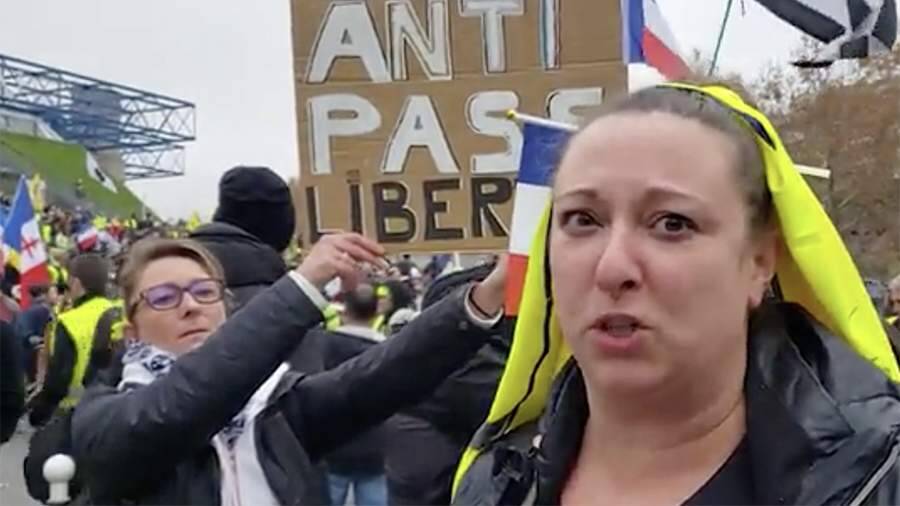 Движение «желтые жилеты» во Франции встретило третью годовщину шумным маршем