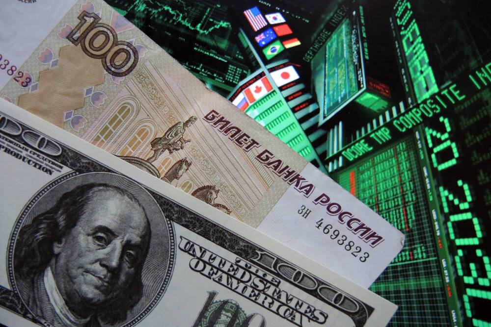 Экономист Хазин предупредил о возможной девальвации рубля