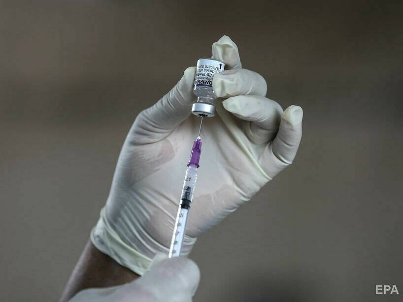В мире сделали почти 7,7 млрд прививок от COVID-19 – данные Bloomberg