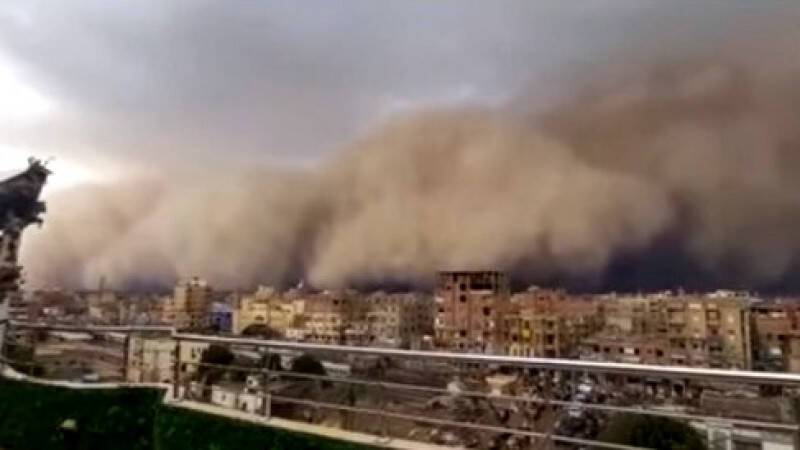 На Египет обрушились сильные ливни и песчаная буря