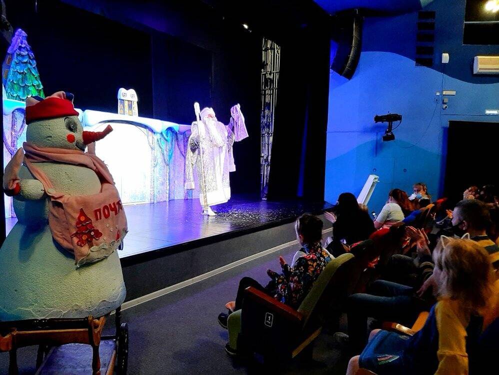 Ульяновский театр кукол ждет писем Деду Морозу и приглашает на экскурсию по закулисью