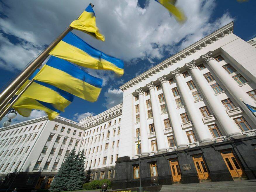 В Киеве под Офисом президента призывают уволить Ермака. Трансляция