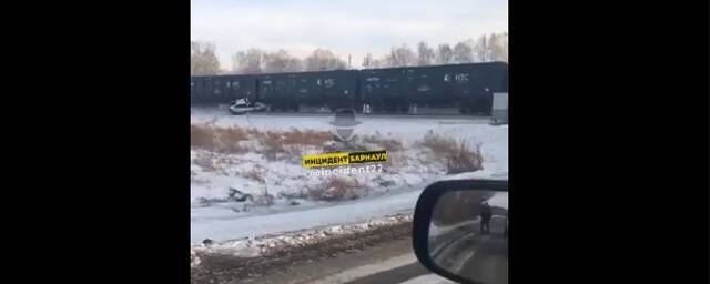 Под Барнаулом в ДТП на железнодорожном переезде погиб водитель «Лады»
