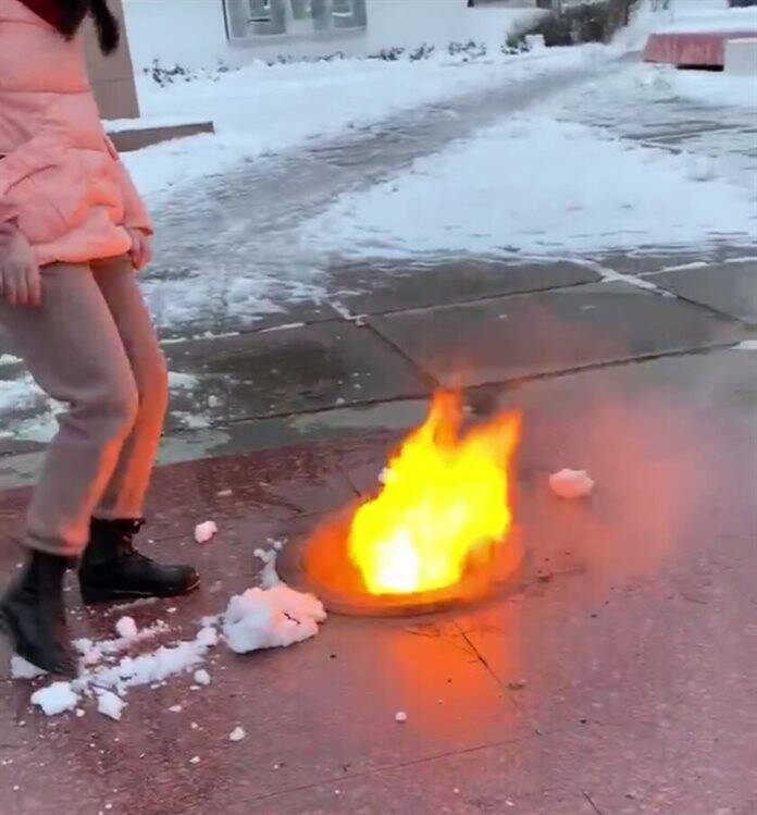 В Димитровграде подростки забросали снегом Вечный огонь, горевший почти полвека