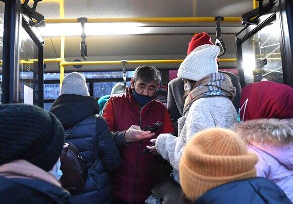 В Казани из общественного транспорта за утро высадили свыше 500 человек без QR-кодов