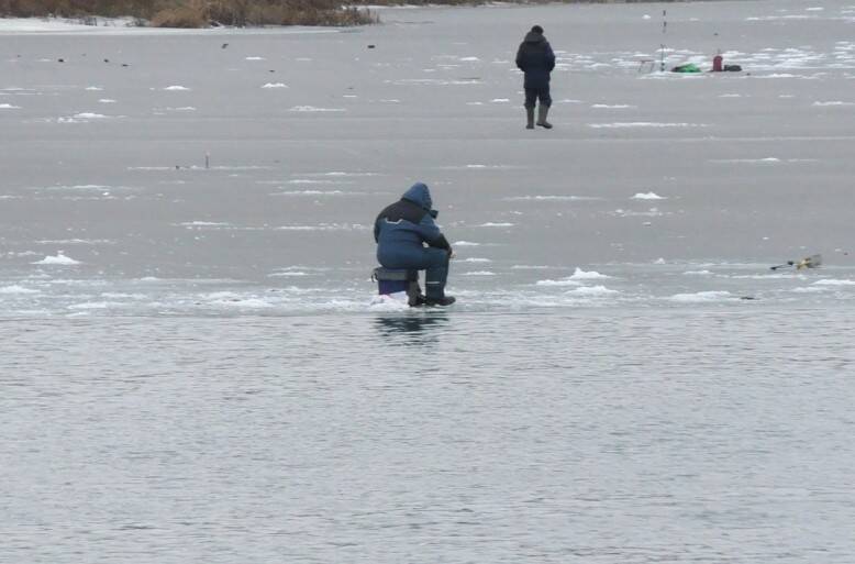 Два рыбака утонули в пруду в Липецкой области, испробовав первый лед
