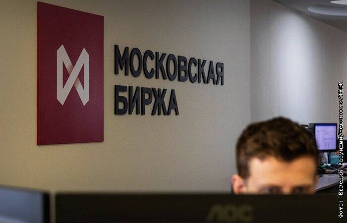 Падение индекса МосБиржи стало рекордным за год