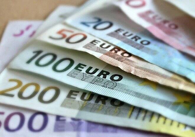 Курс евро на Мосбирже превысил 84 рубля