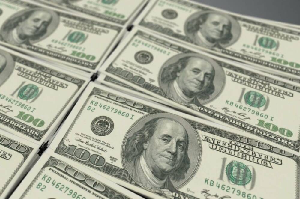Курс доллара в ходе торгов на Мосбирже превысил 75 рублей впервые с 8 июля