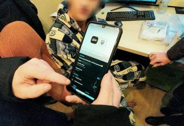 В Николаеве 15-летний хакер продавал поддельную "Дію"