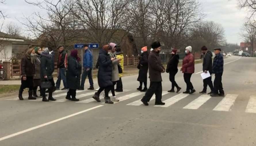 На Буковине сотни людей перекрыли дорогу из-за отсутствия газа