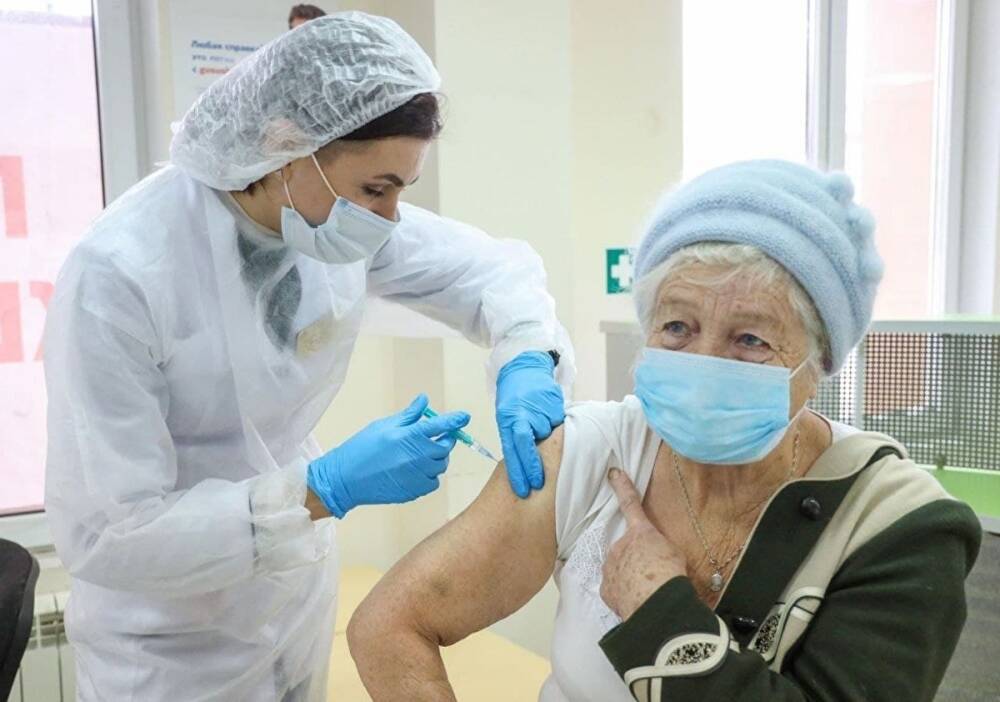 Почти 18 тыс. привитых тюменцев заболели коронавирусом