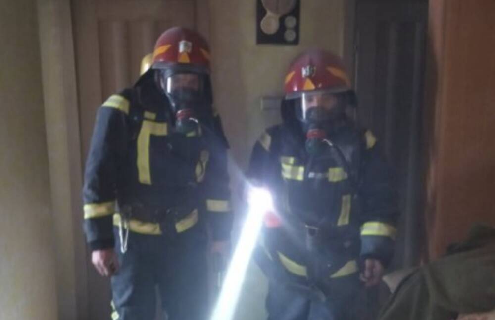 В сгоревшем доме нашли тело мужчины, спасатели не успели: кадры трагедии под Одессой