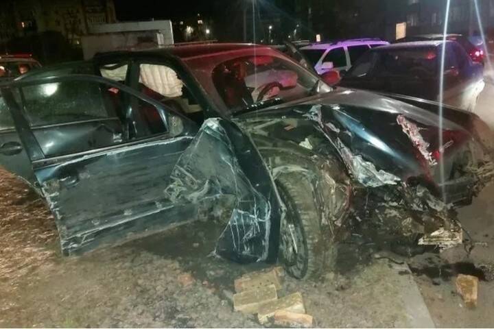 Пьяный водитель совершил два ночных ДТП в Пскове