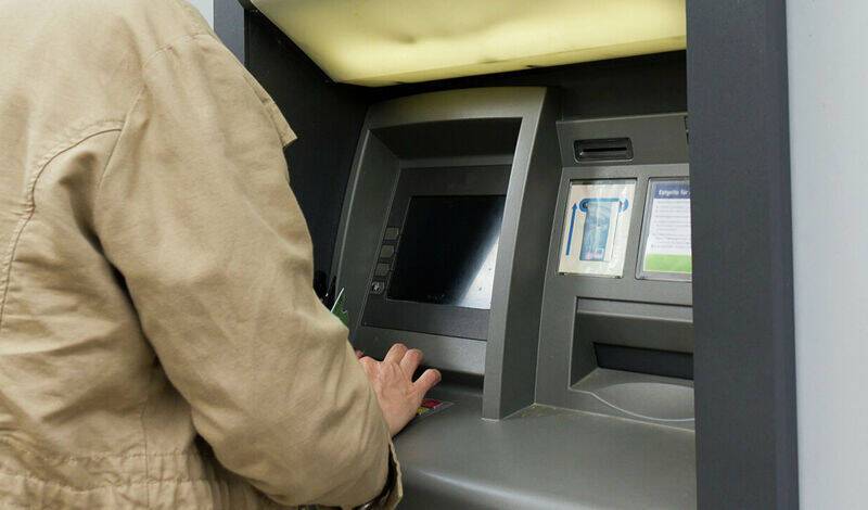 В Волгограде задержали подозреваемых в краже денег с банковских карт пенсионеров