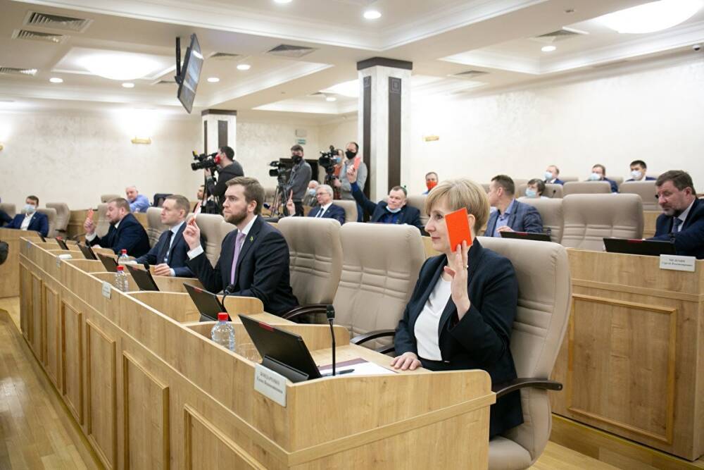 Депутатам Екатеринбурга разрешили состоять в любом количестве групп по интересам
