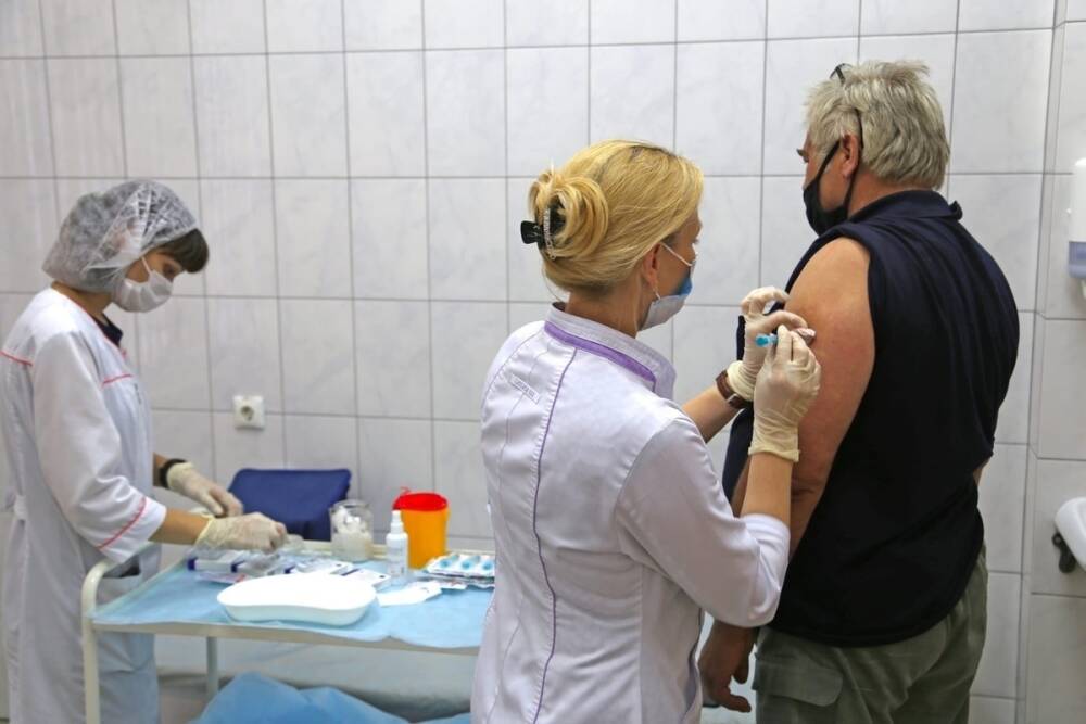 Новгородцам рассказали, какими вакцинами прививают в новой точке иммунизации в «Фениксе»