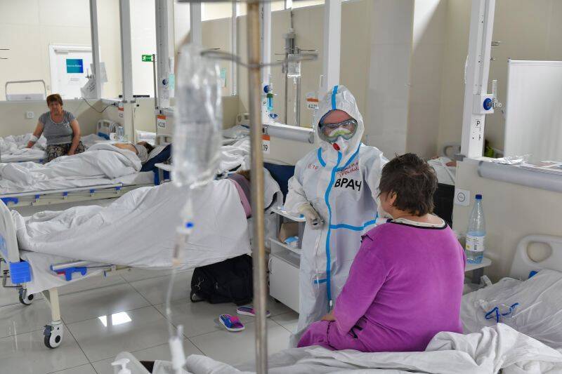 Собянин: заболеваемость COVID-19 в Москве снизилась в два раза от пиковых значений