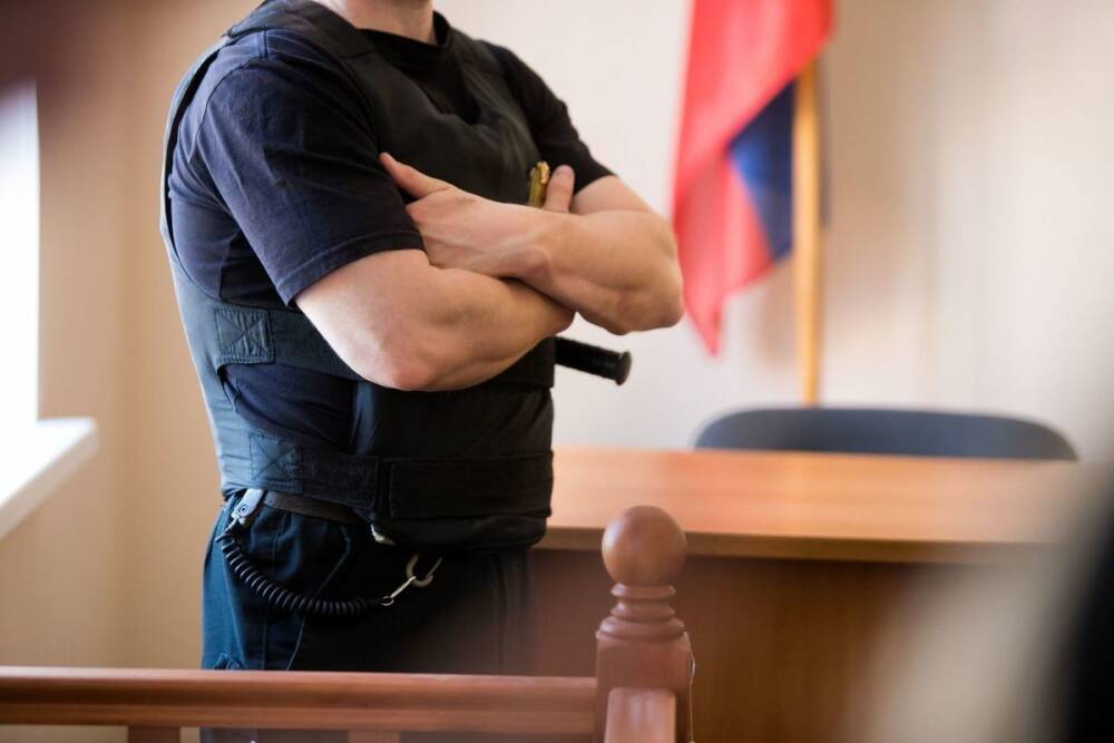 Суд оставил под стражей помощника доктора Курпатова, обвиненного в воровстве