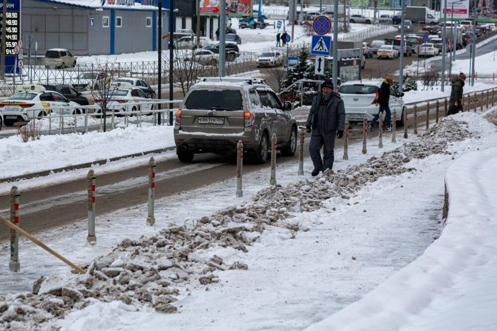 В Новосибирске власти открыли движение по недоремонтированной дороге на Родниках