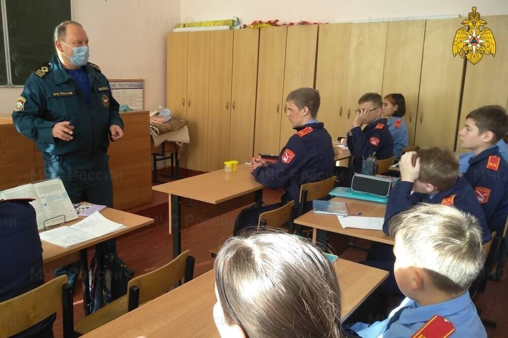 Школьникам Тверской области рассказали об опасности первого льда