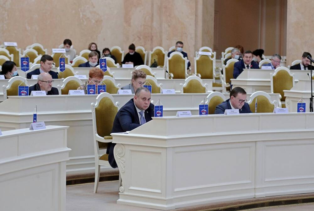 Депутаты Заксобрания Петербурга приняли бюджет города-2022