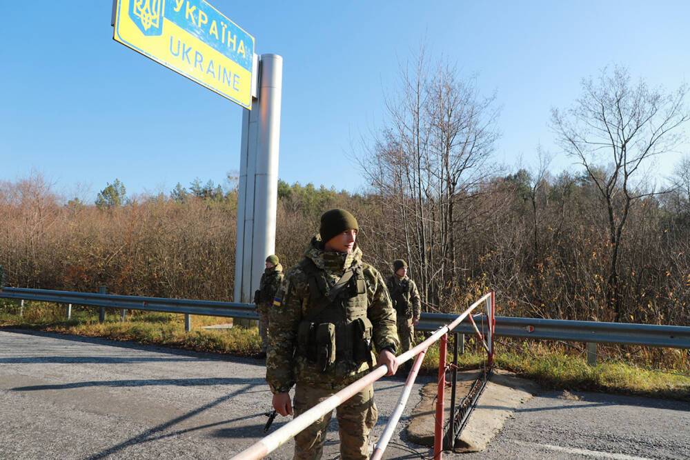 На границе Украины и Беларуси началась спецоперация, кадры: задействована техника и авиация