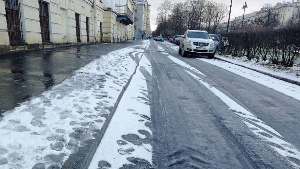 Не успела зима начаться: петербуржцы жалуются на провал снегоуборочной кампании