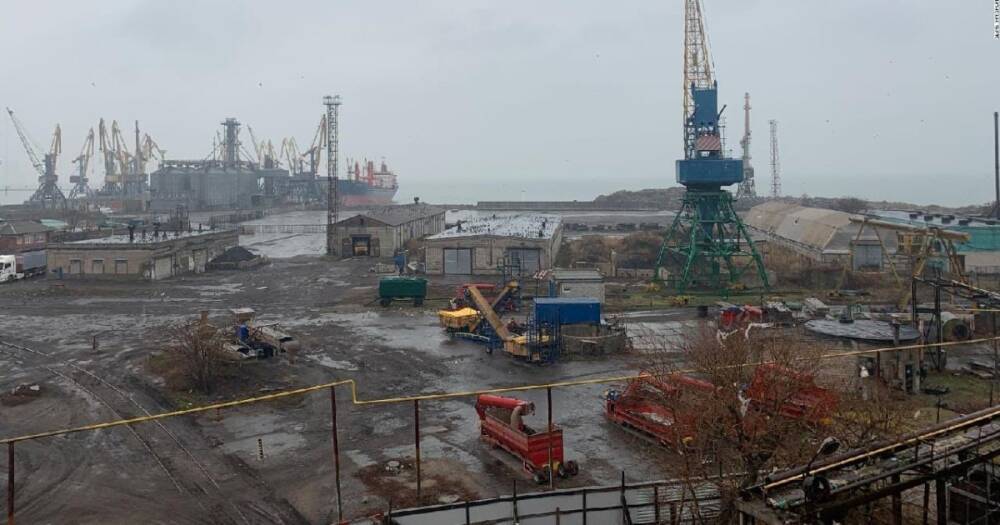 "Гонка со временем": CNN показали ход строительство военной базы ВМС в Бердянске (видео)