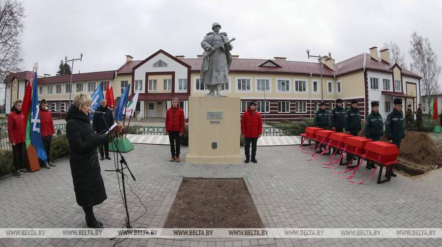 ФОТОФАКТ: Останки красноармейцев перезахоронили в Кормянском районе