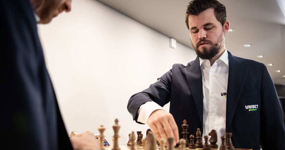 Чемпион мира по шахматам Карлсен назвал "агрессивной" игру Непомнящего
