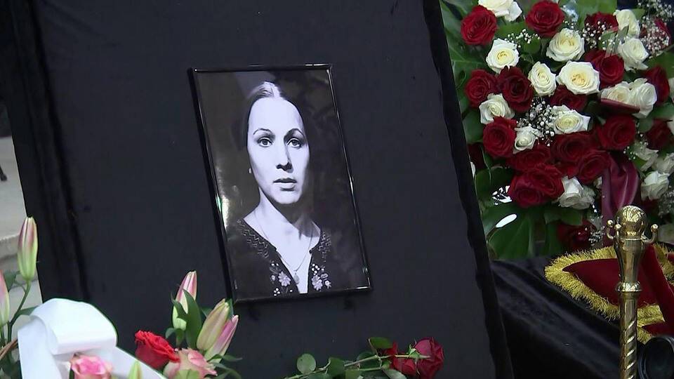 Народную артистку РФ Нину Русланову похоронили на Троекуровском кладбище в Москве