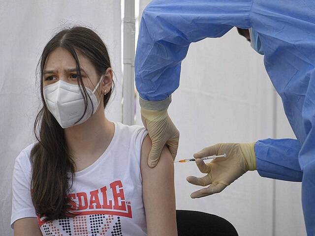 В России зарегистрируют вакцину от COVID-19 для детей старше 12 лет