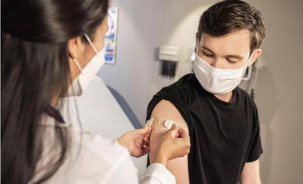 Сегодня Минздрав зарегистрирует вакцину от коронавируса для детей