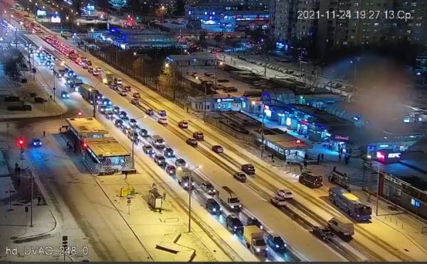 Дептранс Москвы на время снегопада перенастроил светофоры для борьбы с пробками