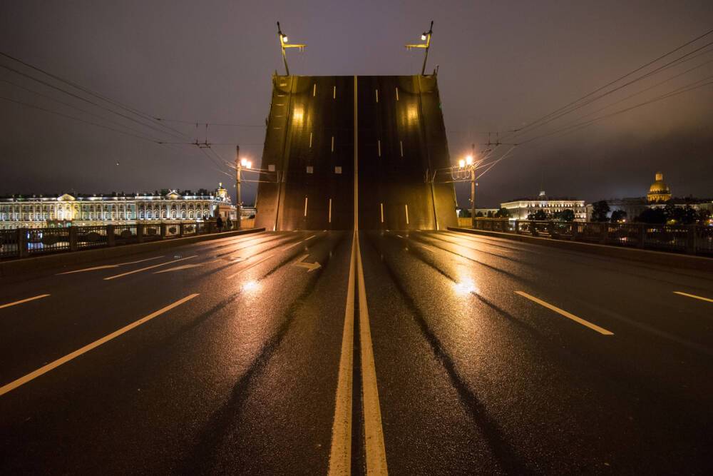 Строительство нового разводного моста уничтожит исторические здания на берегу Невы