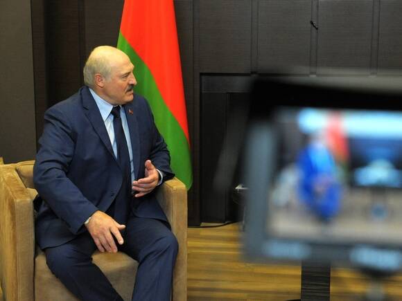«Когда я задавал вопросы про Путина, он раздражался»: журналист «Би-би-си» поделился впечатлениями от интервью с Лукашенко