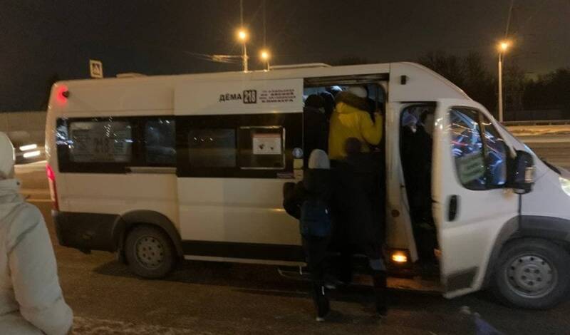 Честный репортаж о том как жители отдаленных районов Уфы по утрам штурмуют автобусы