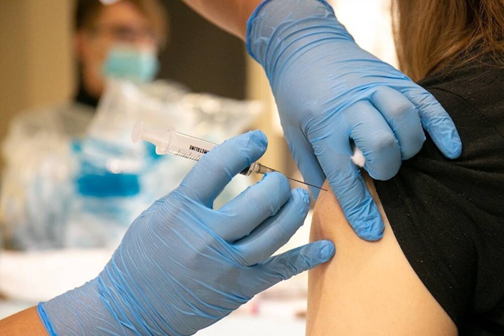 После нового года в Екатеринбурге подростков собираются вакцинировать от коронавируса