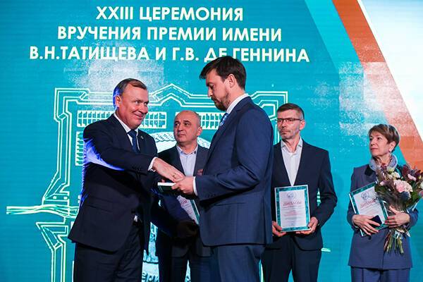 Мэр Екатеринбурга вручил премию Татищева и де Геннина создателям штаб-квартиры РМК