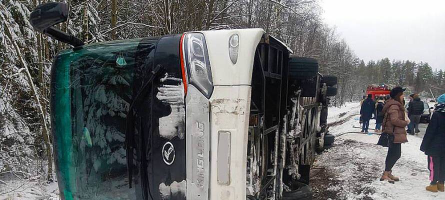 Стало известно, кто пострадал в перевернувшемся в Карелии туристическом автобусе