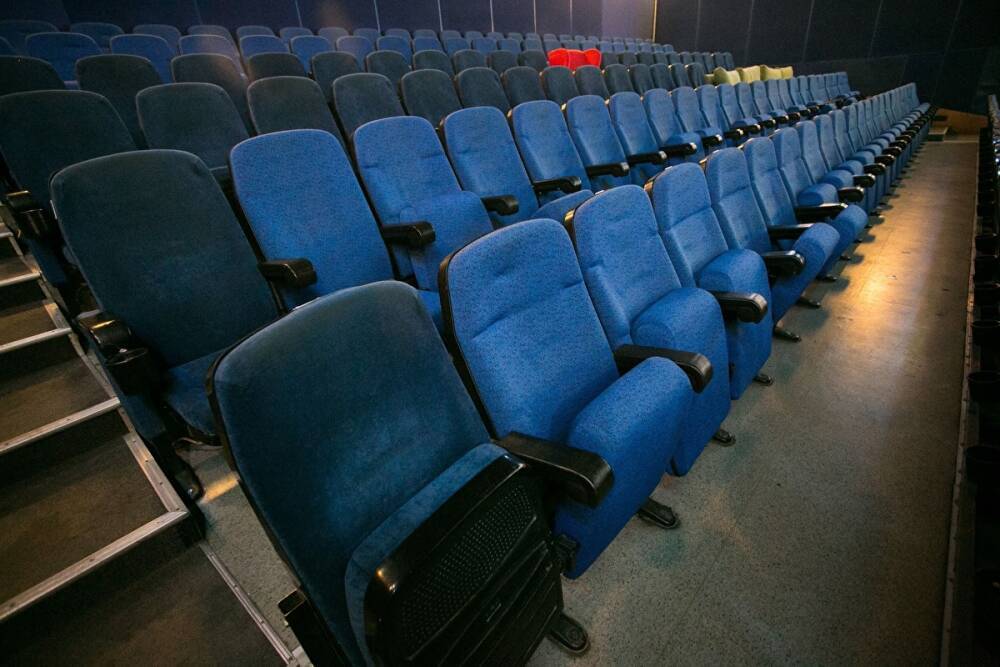 Владельцы уральских кинотеатров потребовали отменить QR-коды: их выручка упала на 70%