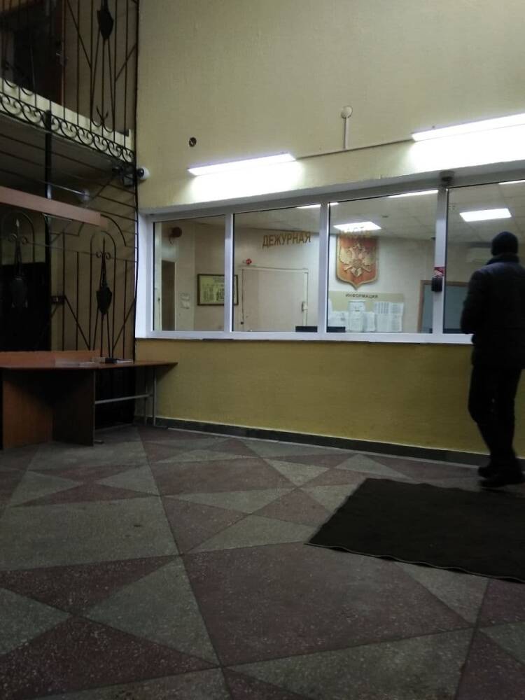 В Челябинске задержали 63-летнюю участницу акции против QR-кодов у здания Заксобрания