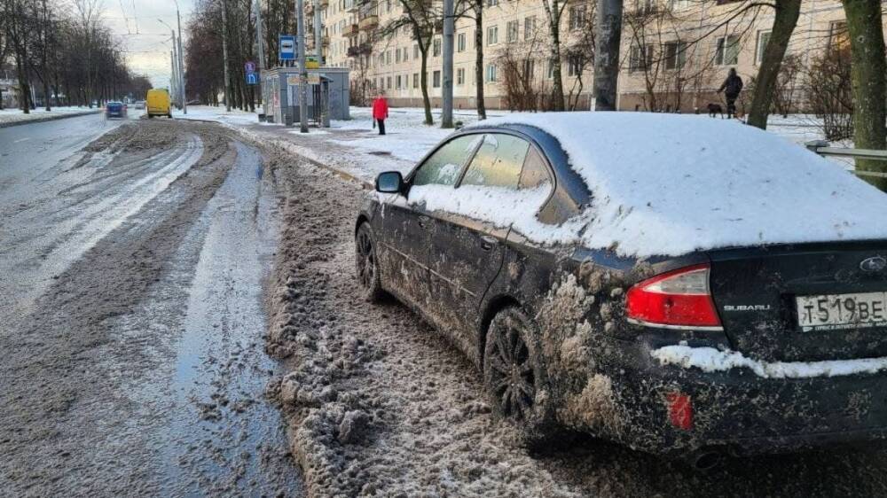 Политолог Соловейчик упрекнул власти Петербурга за повторяющиеся проблемы с уборкой снега